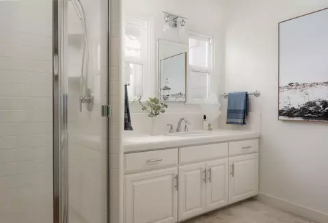 Bath - 3182 Serena Ave, Carpinteria, CA 93013 photo 3 of 3