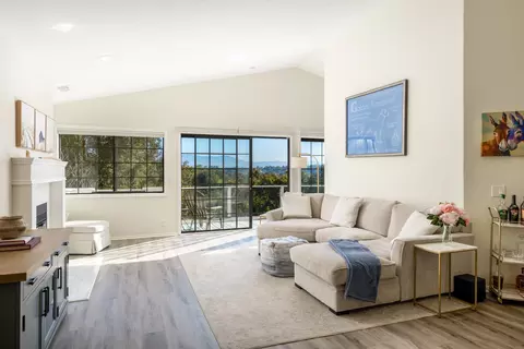 Living - 736 Hillside Dr, Solvang, CA 93463 photo 2 of 4