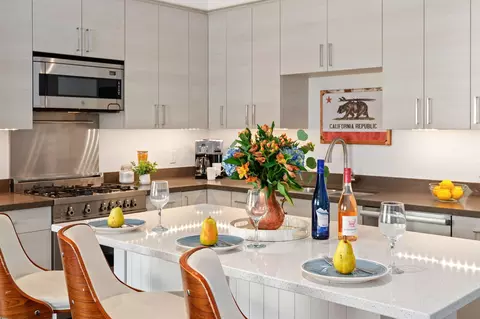 18 W Victoria St #303, Santa Barbara, CA 93101