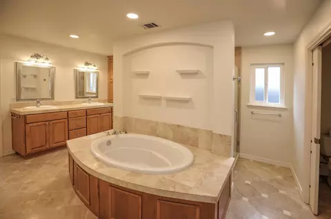 Bath - 2124 Creekside Dr, Solvang, CA 93463 photo 2 of 4