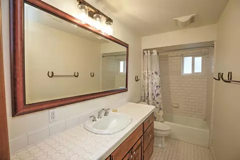 Bath - 2124 Creekside Dr, Solvang, CA 93463 photo 1 of 4
