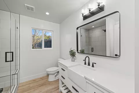 Bath - 246 3rd St, Solvang, CA 93463 photo 4 of 6