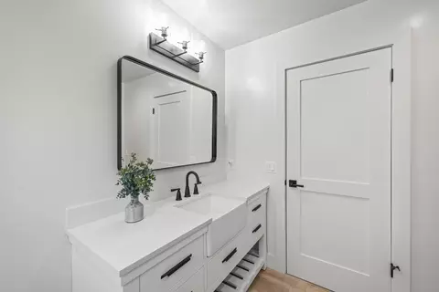 Bath - 246 3rd St, Solvang, CA 93463 photo 5 of 6