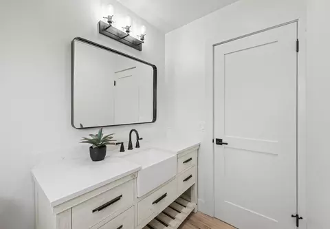 Bath - 246 3rd St, Solvang, CA 93463 photo 1 of 6