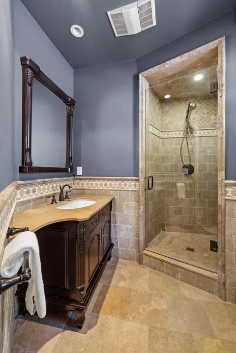Bath - 330 E Mountain Dr, Montecito, CA 93108 photo 6 of 7