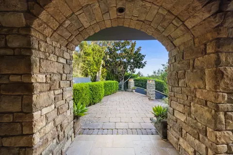 Exterior - 330 E Mountain Dr, Montecito, CA 93108 photo 4 of 21