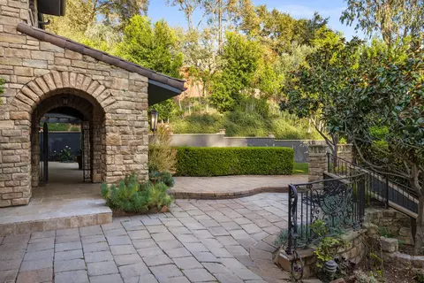 Exterior - 330 E Mountain Dr, Montecito, CA 93108 photo 17 of 21