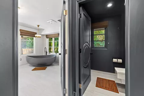 Bath - 330 E Mountain Dr, Montecito, CA 93108 photo 5 of 7