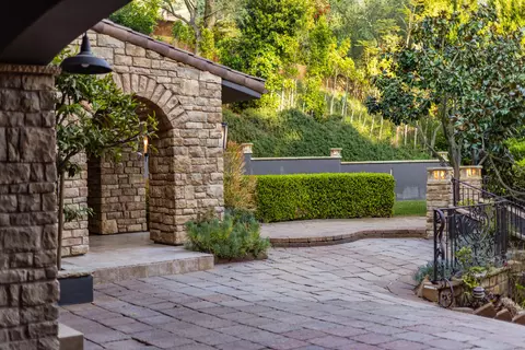 Exterior - 330 E Mountain Dr, Montecito, CA 93108 photo 18 of 21