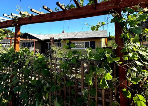 50 E Portal St, Oak View, CA 93022