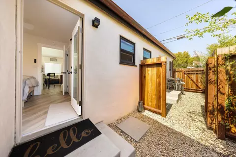 Exterior - 10861090 Elm Ln, Carpinteria, CA 93013 photo 7 of 10