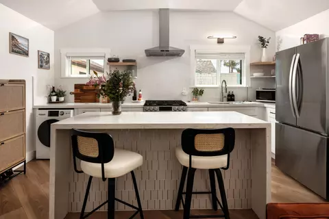 Kitchen - 10861090 Elm Ln, Carpinteria, CA 93013 photo 3 of 4