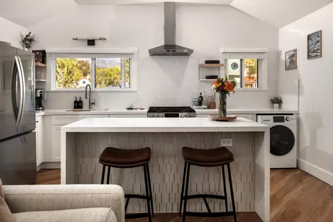 Kitchen - 10861090 Elm Ln, Carpinteria, CA 93013 photo 2 of 4