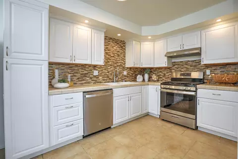Kitchen - 307 Northgate Dr #C, Goleta, CA 93117 photo 2 of 2