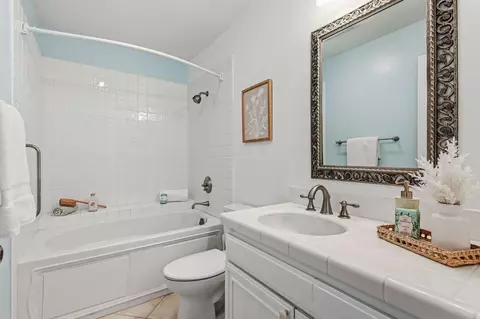 Bath - 1032 Fairway Rd, Montecito, CA 93108 photo 1 of 3