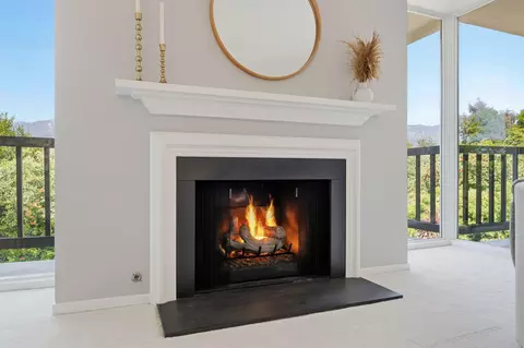 Living - 1032 Fairway Rd, Montecito, CA 93108 photo 2 of 4