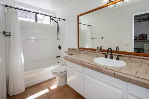 Bath - 4852 Sawyer Ave, Carpinteria, CA 93013 photo 2 of 2