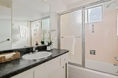 Bath - 471 Devon Pl, Goleta, CA 93111 photo 3 of 3