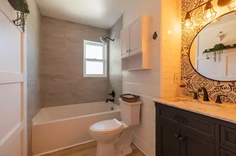 Bath - 1001 W Lime Ave, Lompoc, CA 93436 photo 2 of 3