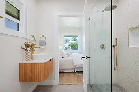 Bath - 5161 7th St, Carpinteria, CA 93013 photo 2 of 4