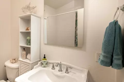 Bath - 546 Arbol Verde St, Carpinteria, CA 93013 photo 1 of 1
