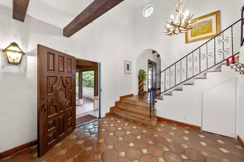 Entry Way - 725 Ashley Rd, Montecito, CA 93108 photo 1 of 1