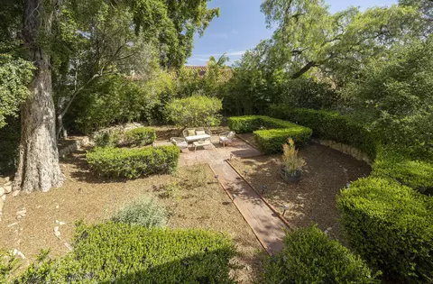 Exterior - 512 E Arrellaga St, Santa Barbara, CA 93103 photo 5 of 7