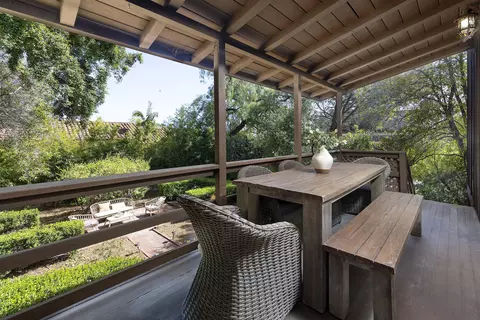 Exterior - 512 E Arrellaga St, Santa Barbara, CA 93103 photo 2 of 7