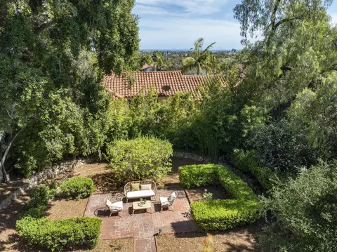Exterior - 512 E Arrellaga St, Santa Barbara, CA 93103 photo 6 of 7