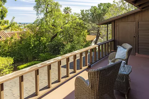 Exterior - 512 E Arrellaga St, Santa Barbara, CA 93103 photo 3 of 7