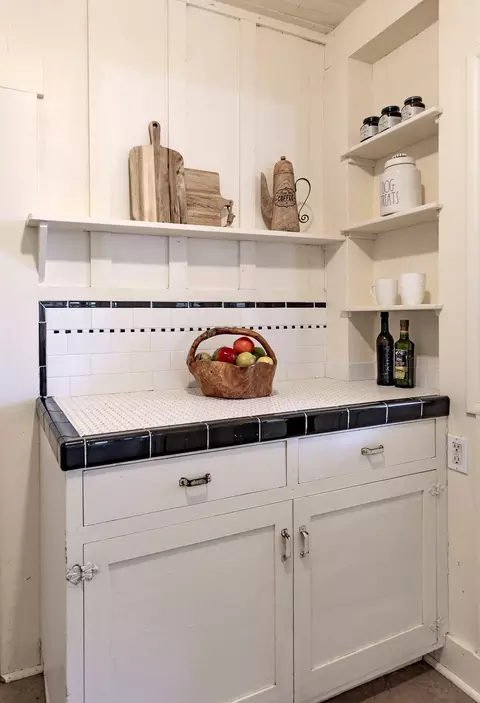 Kitchen - 512 E Arrellaga St, Santa Barbara, CA 93103 photo 1 of 1