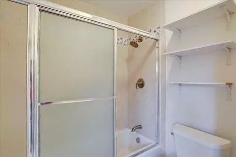 Bath - 5455 8th St #5, Carpinteria, CA 93013 photo 1 of 3
