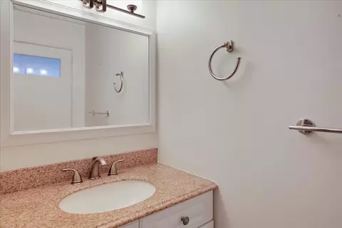 Bath - 5455 8th St #5, Carpinteria, CA 93013 photo 2 of 3