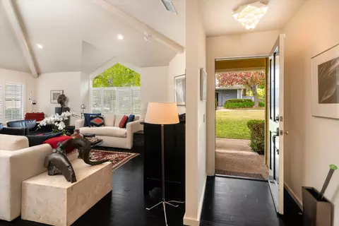 Entry Way - 1527 Meadow Cir, Carpinteria, CA 93013 photo 1 of 2