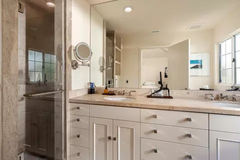 Bath - 1527 Meadow Cir, Carpinteria, CA 93013 photo 2 of 4