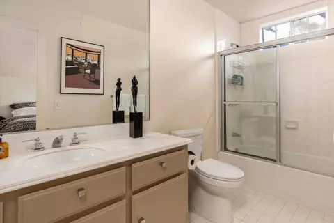 Bath - 1527 Meadow Cir, Carpinteria, CA 93013 photo 4 of 4