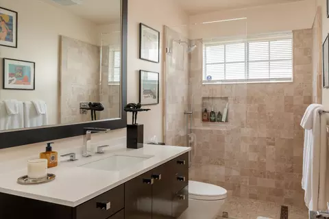 Bath - 1527 Meadow Cir, Carpinteria, CA 93013 photo 3 of 4
