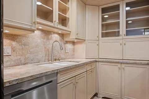Kitchen - 1034 Fairway Road Rd, Montecito, CA 93108 photo 2 of 3
