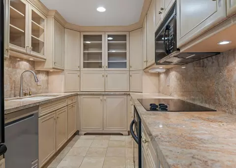 Kitchen - 1034 Fairway Road Rd, Montecito, CA 93108 photo 1 of 3