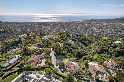 1037 Las Alturas Rd, Santa Barbara, CA 93103