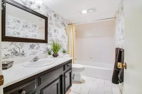 Bath - 4603 Falcon Dr, Lompoc, CA 93436 photo 2 of 7