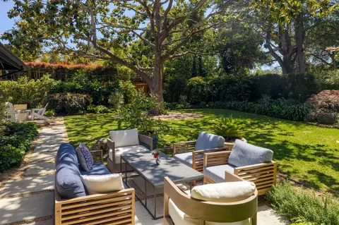 Exterior - 135 Pomar Ln, Montecito, CA 93108 photo 5 of 8
