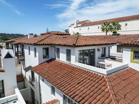 18 W Victoria St #310, Santa Barbara, CA 93101