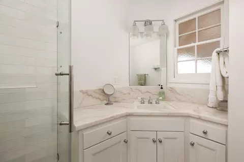 Bath - 937 Arcady Rd, Montecito, CA 93108 photo 2 of 2