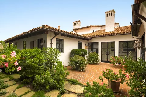 Exterior - 818 San Ysidro Ln, Montecito, CA 93108 photo 2 of 12