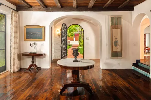 Entry Way - 818 San Ysidro Ln, Montecito, CA 93108 photo 1 of 2