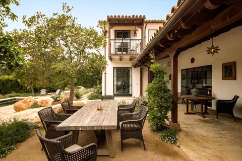 Exterior - 818 San Ysidro Ln, Montecito, CA 93108 photo 4 of 12