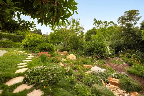 Exterior - 818 San Ysidro Ln, Montecito, CA 93108 photo 5 of 12
