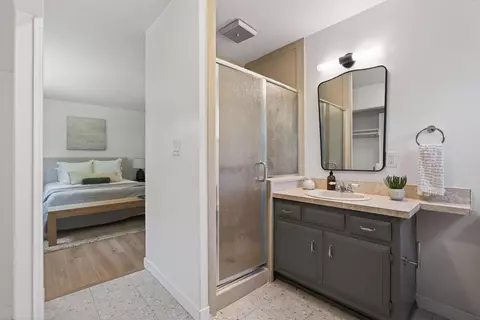 Bath - 4768 Sterling Way, Carpinteria, CA 93013 photo 2 of 3