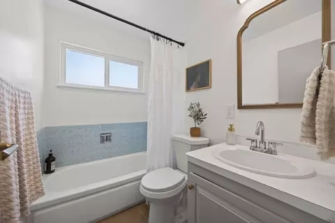 Bath - 4768 Sterling Way, Carpinteria, CA 93013 photo 3 of 3